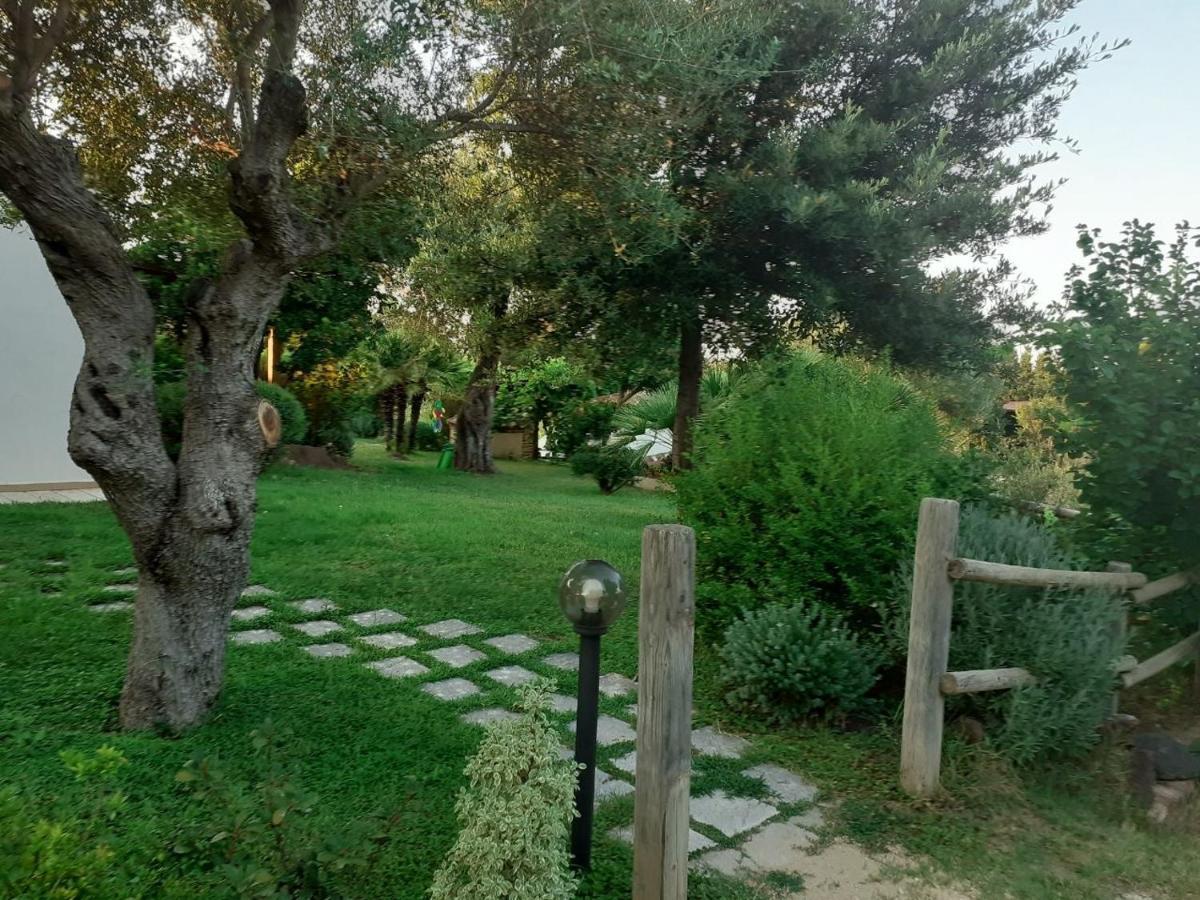 Casa Vacanze Il Pino, Орозеи Екстериор снимка